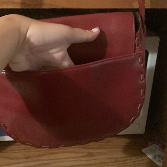 Super cute, vinyl bag with flower details and stitching - Picture 7 of 13